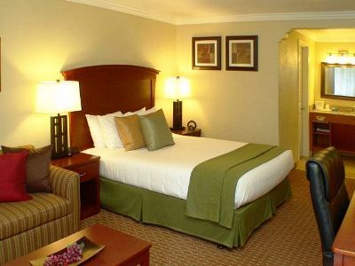 Quality Inn & Suites Santa Cruz Mountains Ben Lomond Exterior photo
