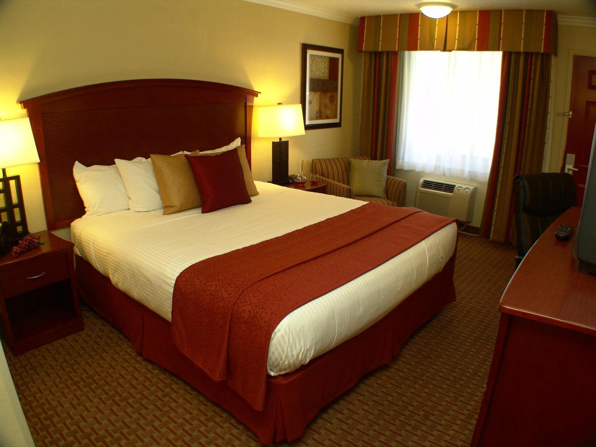 Quality Inn & Suites Santa Cruz Mountains Ben Lomond Exterior photo